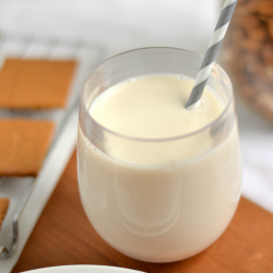 Homemade vanilla maple almond milk. Naturally vegan and paleo.