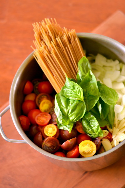 1 Pot Whole Wheat Pasta with Cherry Tomatoes Image