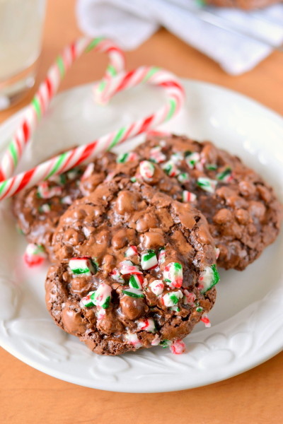 peppermint-chocolate-puddle-cookies-1