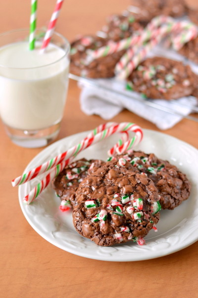 peppermint-chocolate-puddle-cookies-4
