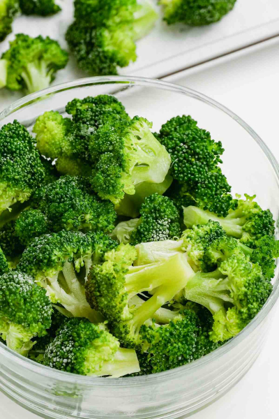 How to Blanch Broccoli (super quick, easy!) | Easy Wholesome