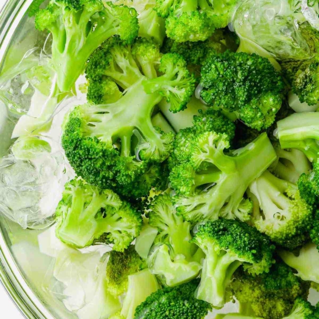 How to Blanch Broccoli (super quick, easy!) | Easy Wholesome