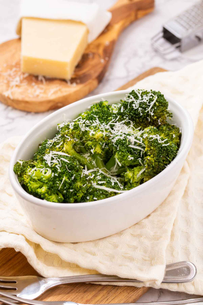 cooked instant pot broccoli in serving dish