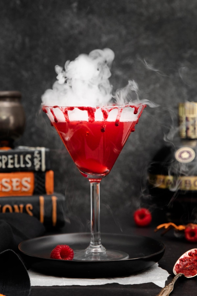 Vampire&amp;#39;s Kiss Cocktail - Quick, Easy, and without Food Coloring!